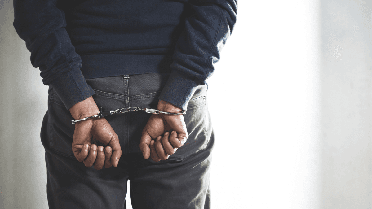 Detenido por Inmigración - Ayuda Legal